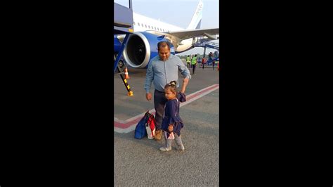 Cute Baby First Time Flight Se Ja Rhi Hai Papa Ke Paas Bhut Dar Gyi