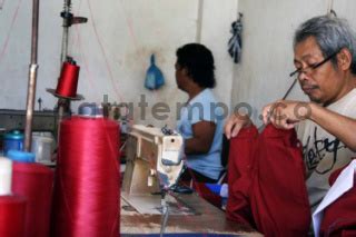 Penjahit Seragam Sekolah Di Toko Bang Amat Semarang Datatempo