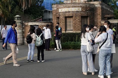 女宿天花板屋頂剝落2學生挫傷 台大：屋齡已近40年 大學研究所 文教 聯合新聞網