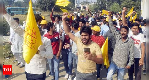 Ahir Ahir Protesters Pelt Stones At Cops Over Detained Gurgaon