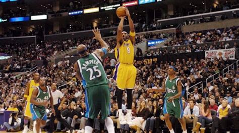 This Day In Lakers History Kobe Drops 62 Points In Three Quarters Outscores Dallas Mavericks