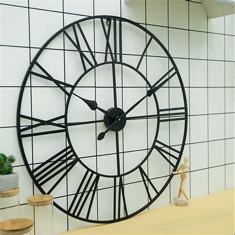 Horloge murale rétro avec chiffres romains ornement noir en fer 40cm