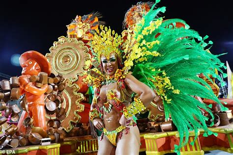 Gisele B Ndchen Looks Fabulous As She Takes Carnival By Storm After Tom