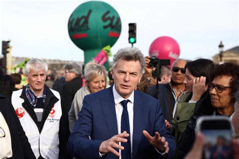 Fabien Roussel appelle les Français à se rassembler devant les