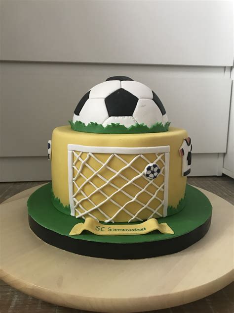 Fußball Torte Soccer cake Çikolatalı pastalar Parti fikirleri