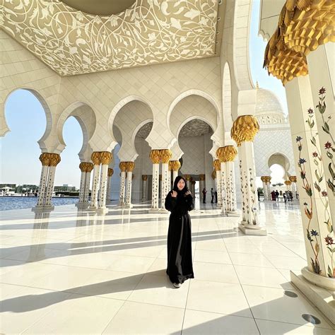 Sheikh Zayed Grand Mosque - Awe-inspiring Places