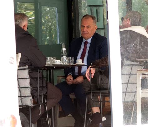 Fotot Nga Paparazzi Bised N Kafe Mes Dy Deputet Ve T Ps Far Po I