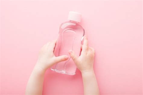 Tak Hanya Buat Bayi Ini 3 Manfaat Baby Oil Untuk Kecantikan Parapuan