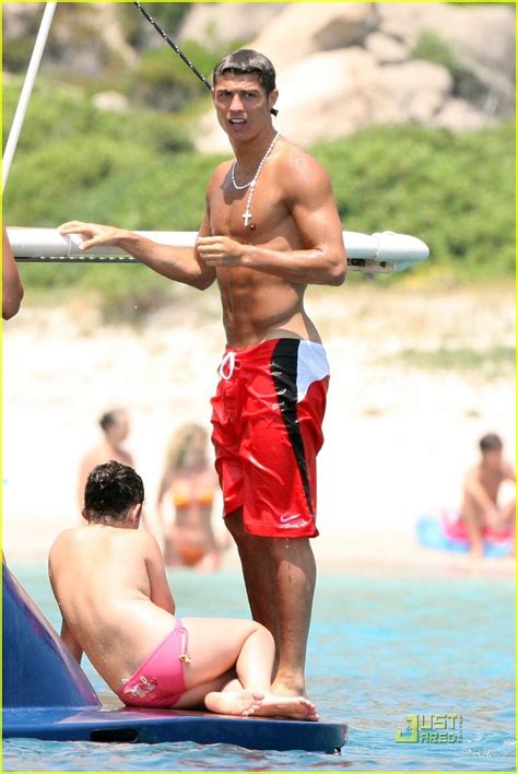 Ronaldo Shirtless On Holiday Cristiano Ronaldo Photo 1704847 Fanpop Page 35