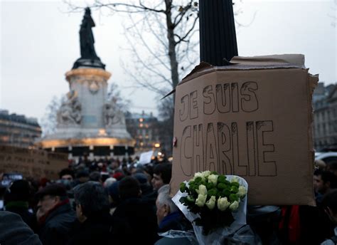 Miles De Personas Se Concentran En París Tras El Atentado Contra