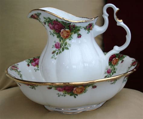 Royal Albert Old Country Roses LARGE Water Pitcher Lovely Fruit Serving