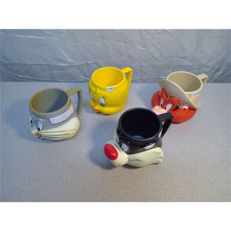 4 Plastic Looney Tunes Mugs