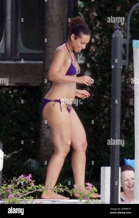 Alicia Keys Bikini Hi Res Stock Photography And Images Alamy