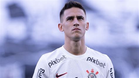 Fiel Em Festa Mat As Rojas Pode Ser O Pr Ximo A Deixar O Corinthians