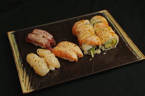 Torch Sushi And Rolls Combo A 14 Pcs Yonge Finch R Sushi