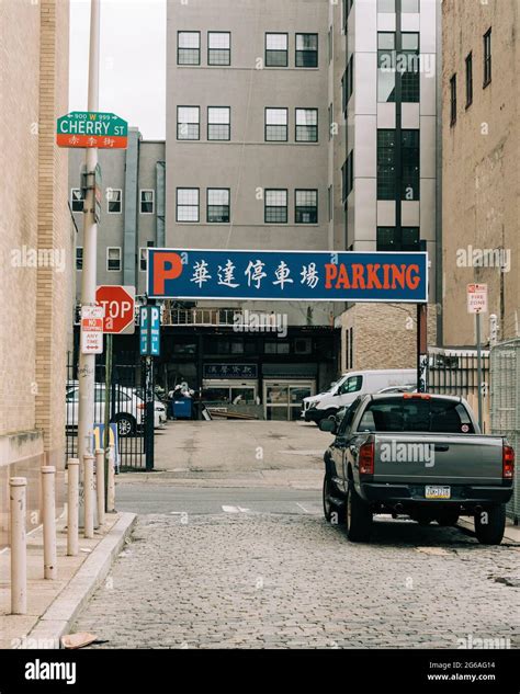 Philadelphia street signs hi-res stock photography and images - Alamy