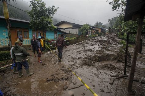 Banjir Bandang Terjang Gunung Mas Puncak Bogor About Semarang