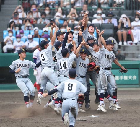 ＜仙台育英・下関国際＞東北勢初優勝を決め、歓喜する仙台育英ナイン （撮影・成瀬 徹） ― スポニチ Sponichi Annex 野球