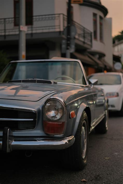 Red Mercedes W123 · Free Stock Photo