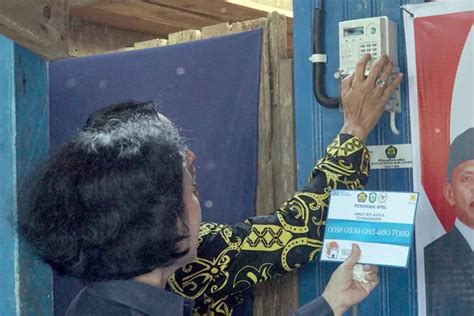 Dapat Program Sambung Listrik Gratis Warga Kotawaringin Timur Nikmati