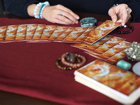 Mesa Real Veja Como Jogar E Interpretar No Baralho Cigano E No Tarot