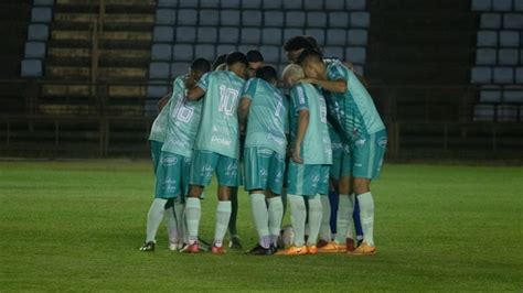 Dono Do Melhor Ataque Do Grupo A Novo Esporte Entra Em Campo Olhando