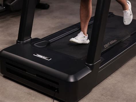 Integrity Series Treadmill With Discover Se4 24 Console Int Se4 24t