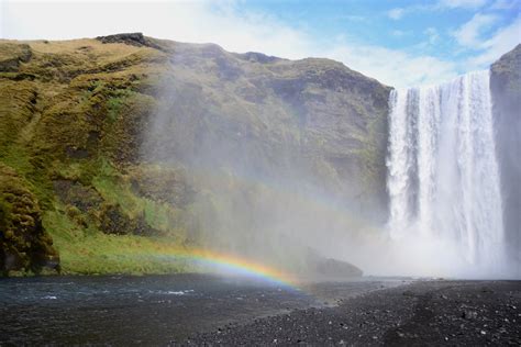 La Cascade De Skogafoss Et Son Arc En Ciel Cascades Fleuve