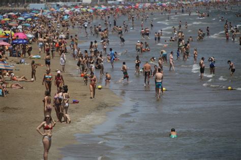 Las Altas Temperaturas Llenan Las Playas Valencianas Levante Emv