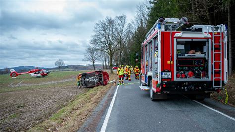 Pkw Kracht Gegen Baum Vollsperrung Nach Unfall Bei Lawalde