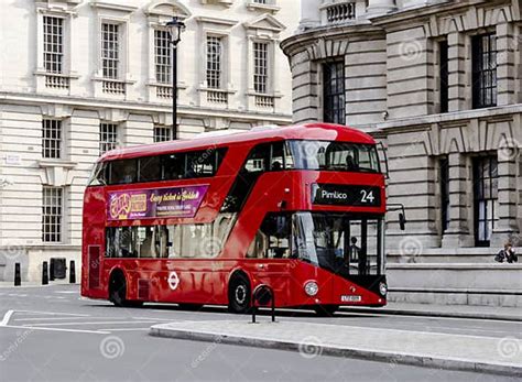 New London Bus Editorial Image Image Of Typical Reflective 32216115