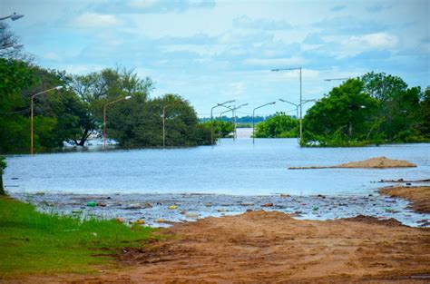 Crecida En El Río Uruguay En Paso De Los Libres Paso De Los Libres