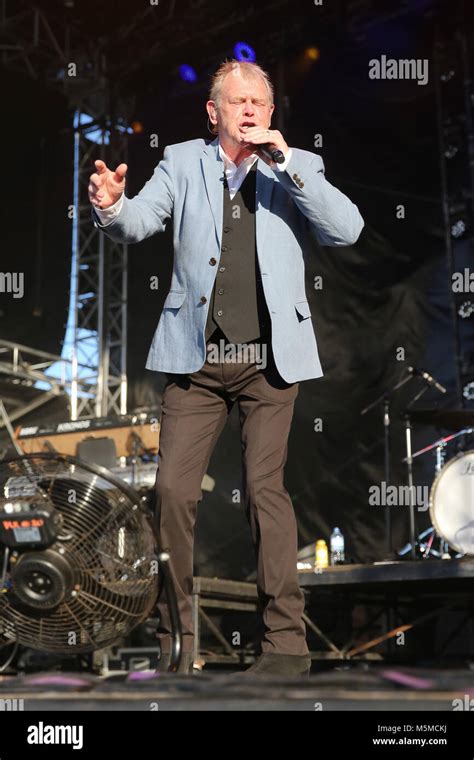 John farnham live concert tour hi-res stock photography and images - Alamy