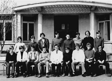 Photo De Classe Classe De Dessin Industriel De 1970 Lycée