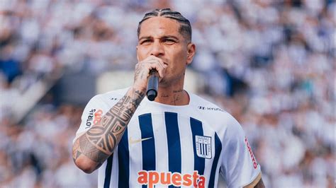 Paolo Guerrero Fue Presentado En Conferencia De Prensa Como Nuevo