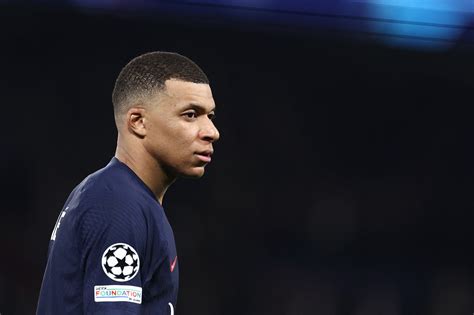 Mbappé ha firmato con il Real Madrid contratto di cinque anni addio Psg