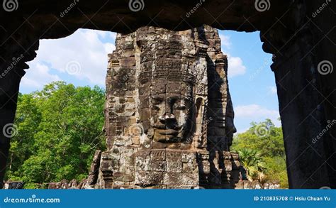 Torre Facial En El Templo De Bayon En Angkor Wat Complejo Siem Reap