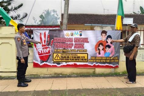 Polsek Doro Pekalongan Pasang Spanduk Imbauan Stop Kekerasan Seksual Pada Anak Halo Semarang