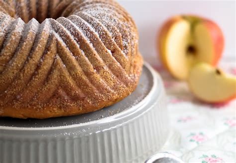 Apfel Gugelhupf Saftig Apfel Gugelhupf Mit Zimt Und Walnussen Zucker