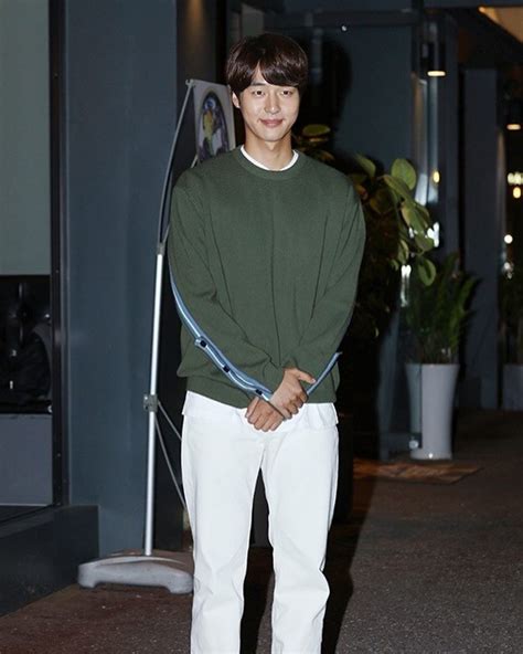 9 Inspirasi Gaya Kasual Ala Yang Se Jong Simpel Dan Stylish