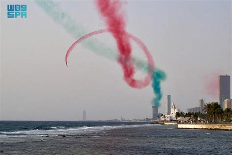 اليوم الوطني الصقور السعودية تقدم عروضاً جوية في سماء جدة احتفاءً