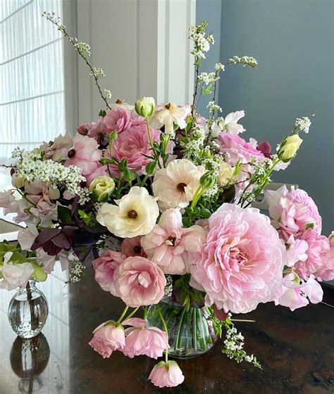 Ranunculus bouquet 01 – Monarch Flowers