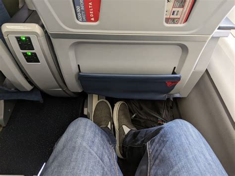 Flight Review Delta Air Lines A220 100 First Class My New Favorite Delta Domestic Aircraft