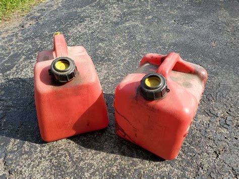 2 gallon gas can and 2 and 1/2 gallon gas can. - Bid-Assets Online Auctions