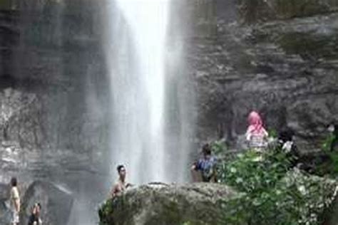 Kesejukan Air Terjun Karawa Jadi Buah Bibir Para Pelancong