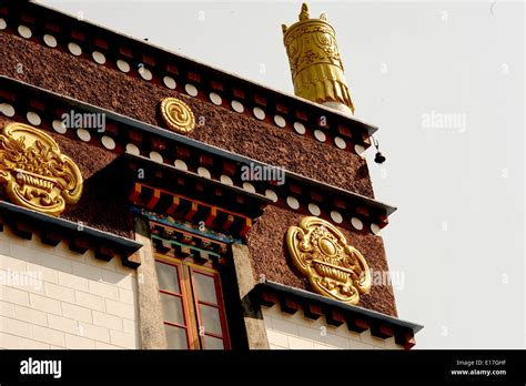 Art In Buddhist Monastery Architecture In Sikkim India Roof