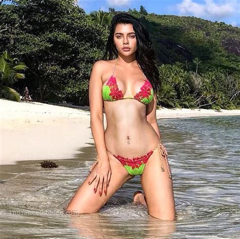 Hot Sexy Ruhi Singh Bikini Pics