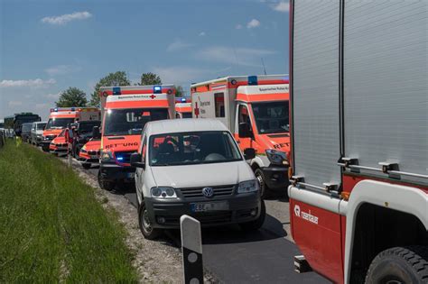 Glonn Herrmannsdorf Zwei Kinder Bei Schulbus Unfall Schwer Verletzt