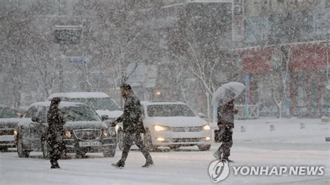 오늘의 날씨 전국 꽁꽁 세밑한파 서울 아침 12도 강풍에 체감온도 뚝 충청·전라·제주 눈폭탄