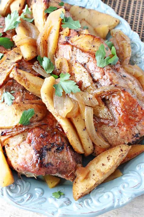 Skillet Pork Tenderloin With Cinnamon Apples Kudos Kitchen By Renee